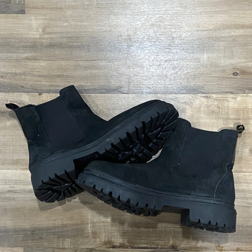 Black Chunky Chelsea Boots - Picture 1 of 8